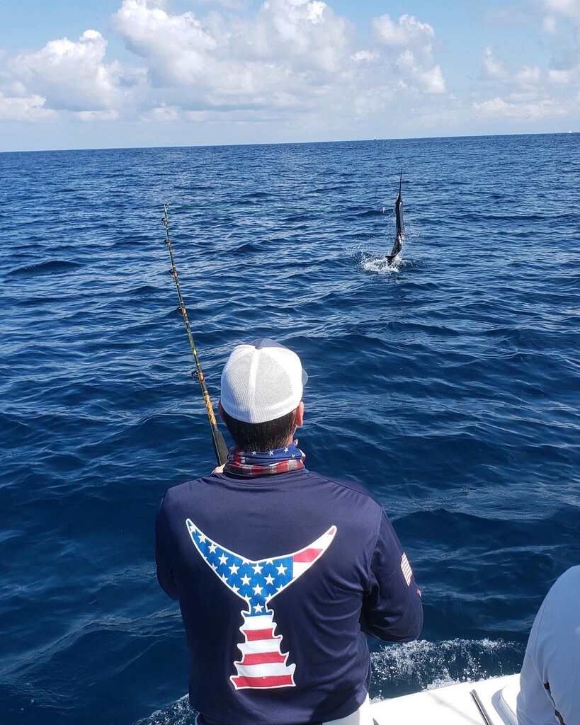 Florida deep sea and reef fishing adventure with anglers targeting trophy fish and reef species